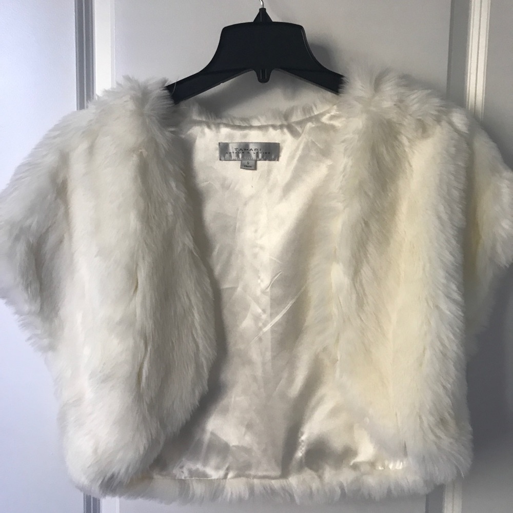 Fake fur ivory shawl
